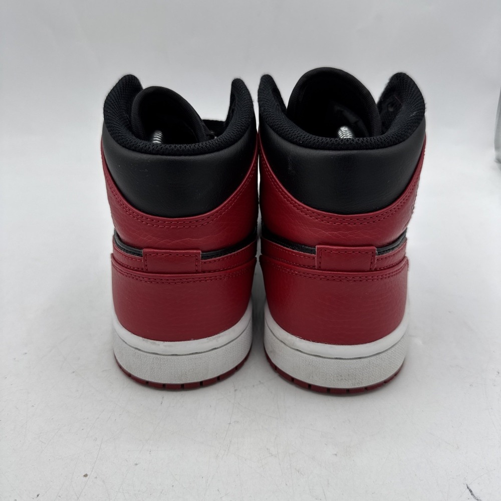 Jordan 1 Mid Mens 7.5 Banned Bred Black Red Bulls Retro 554724-074 Sneakers - Picture 5 of 9